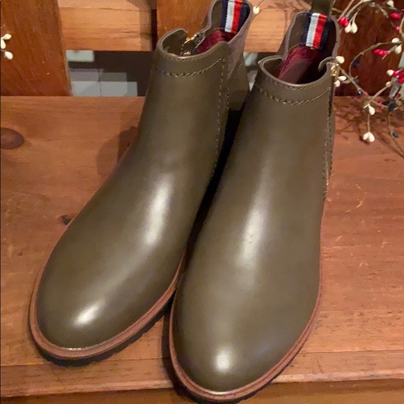 Tommy Hilfiger Shoes - NWOT Hilfiger olive booties🥰🥰